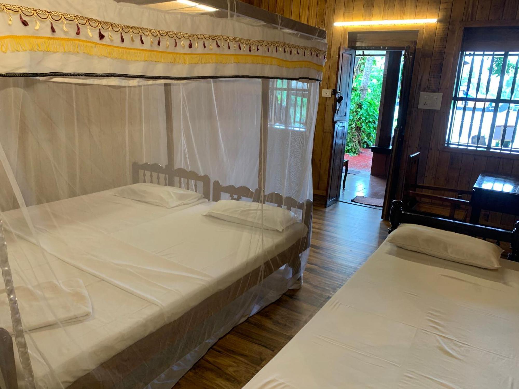 Malayalam Lake Resort Alappuzha Eksteriør bilde