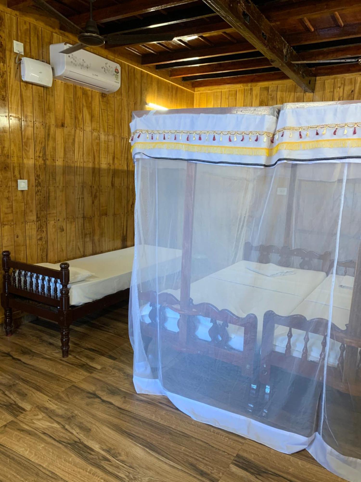 Malayalam Lake Resort Alappuzha Eksteriør bilde