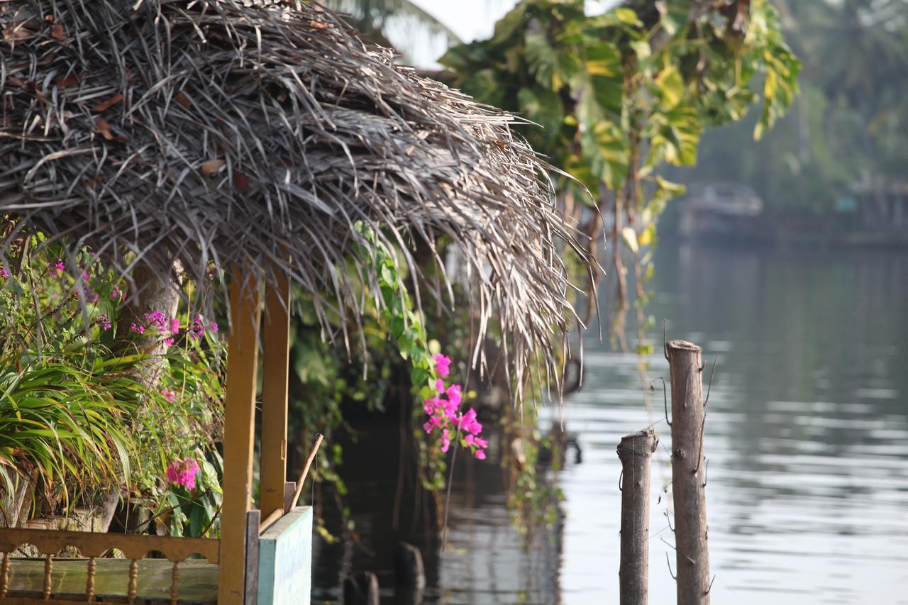 Malayalam Lake Resort Alappuzha Eksteriør bilde